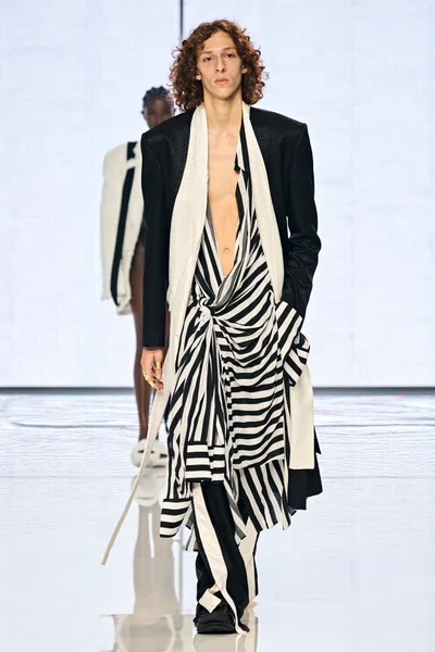 Look 9